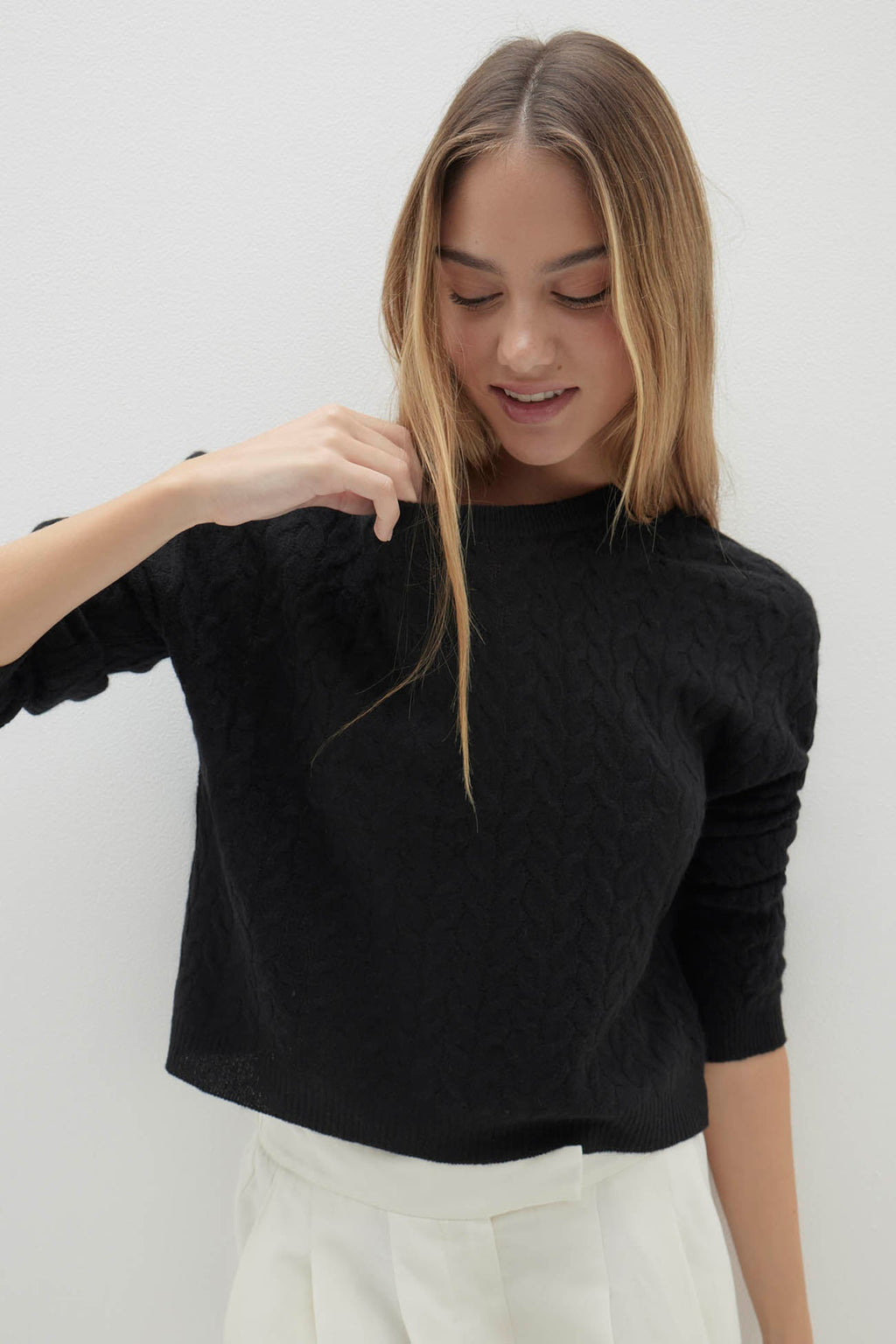 CHRISSY CROPPED CABLE KNIT SWEATER