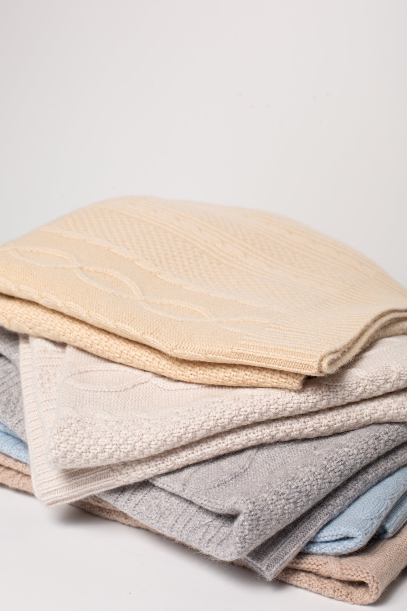 CABLE CASHMERE BABY BLANKET