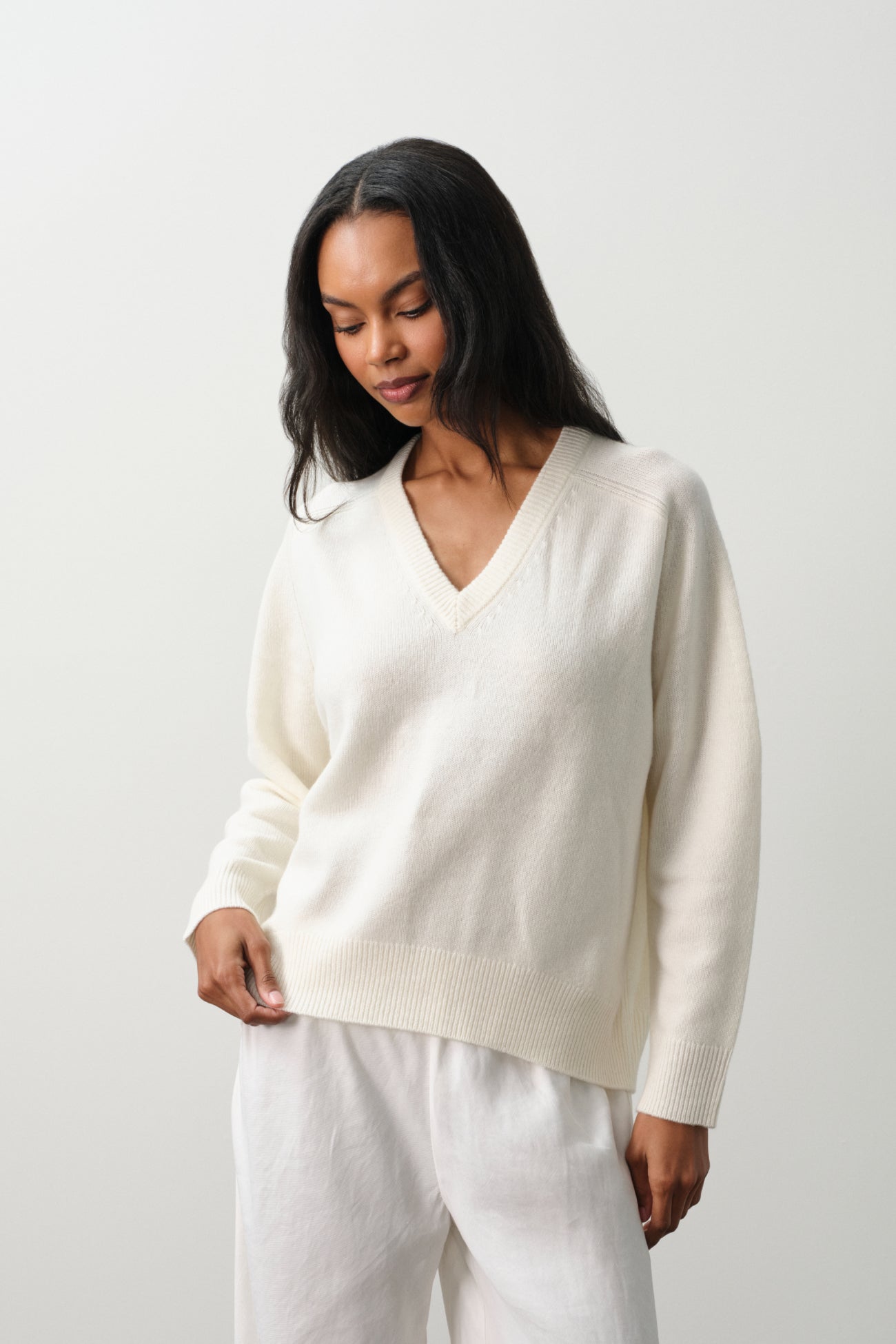 SYDNEY V-NECK CASHMERE SWEATER