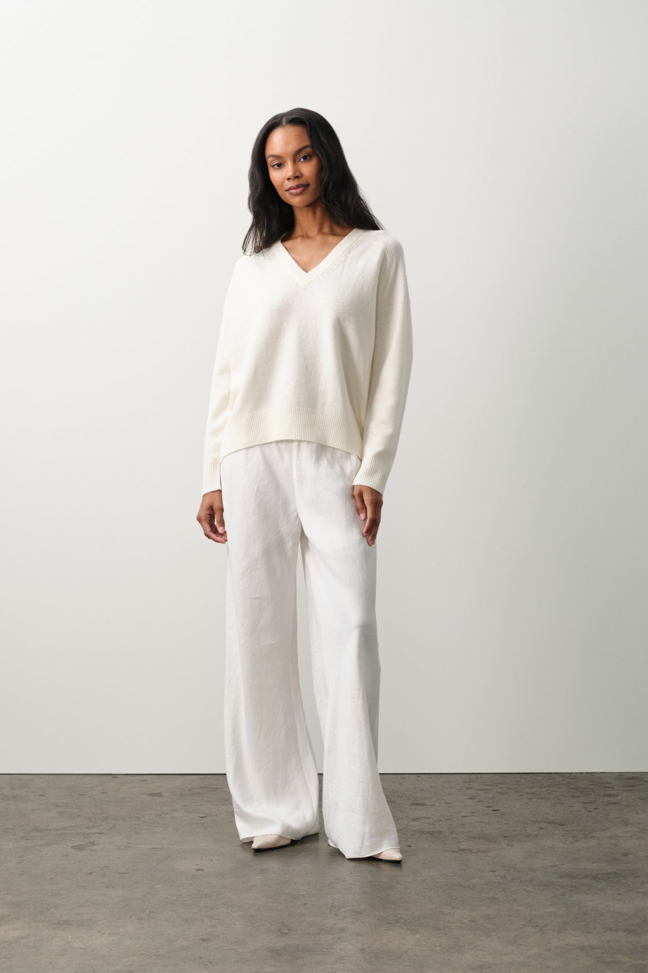 SYDNEY V-NECK CASHMERE SWEATER
