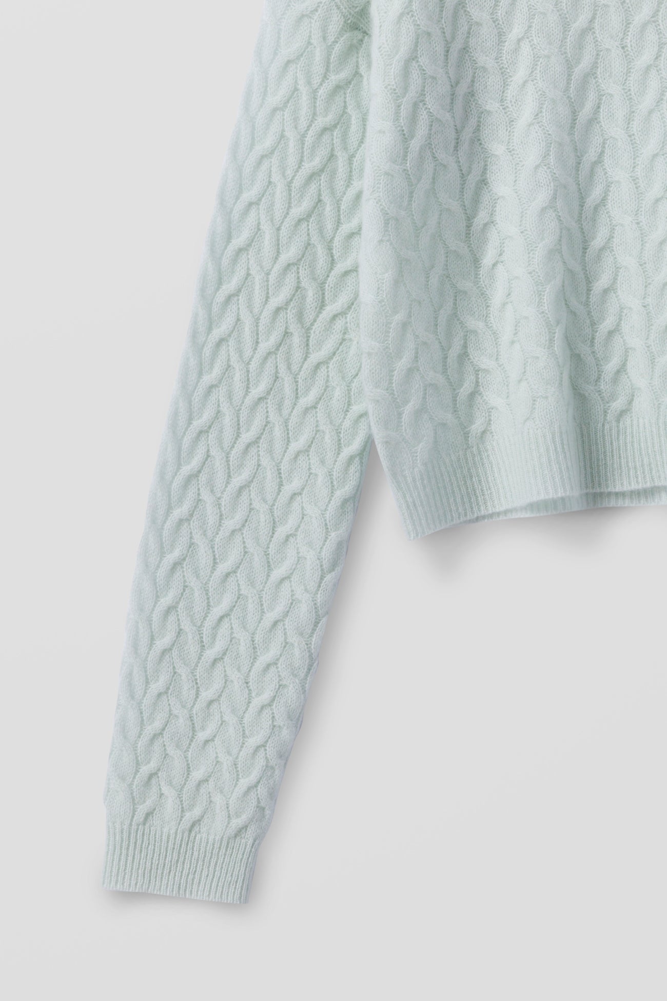 CHRISSY CROPPED CABLE KNIT SWEATER