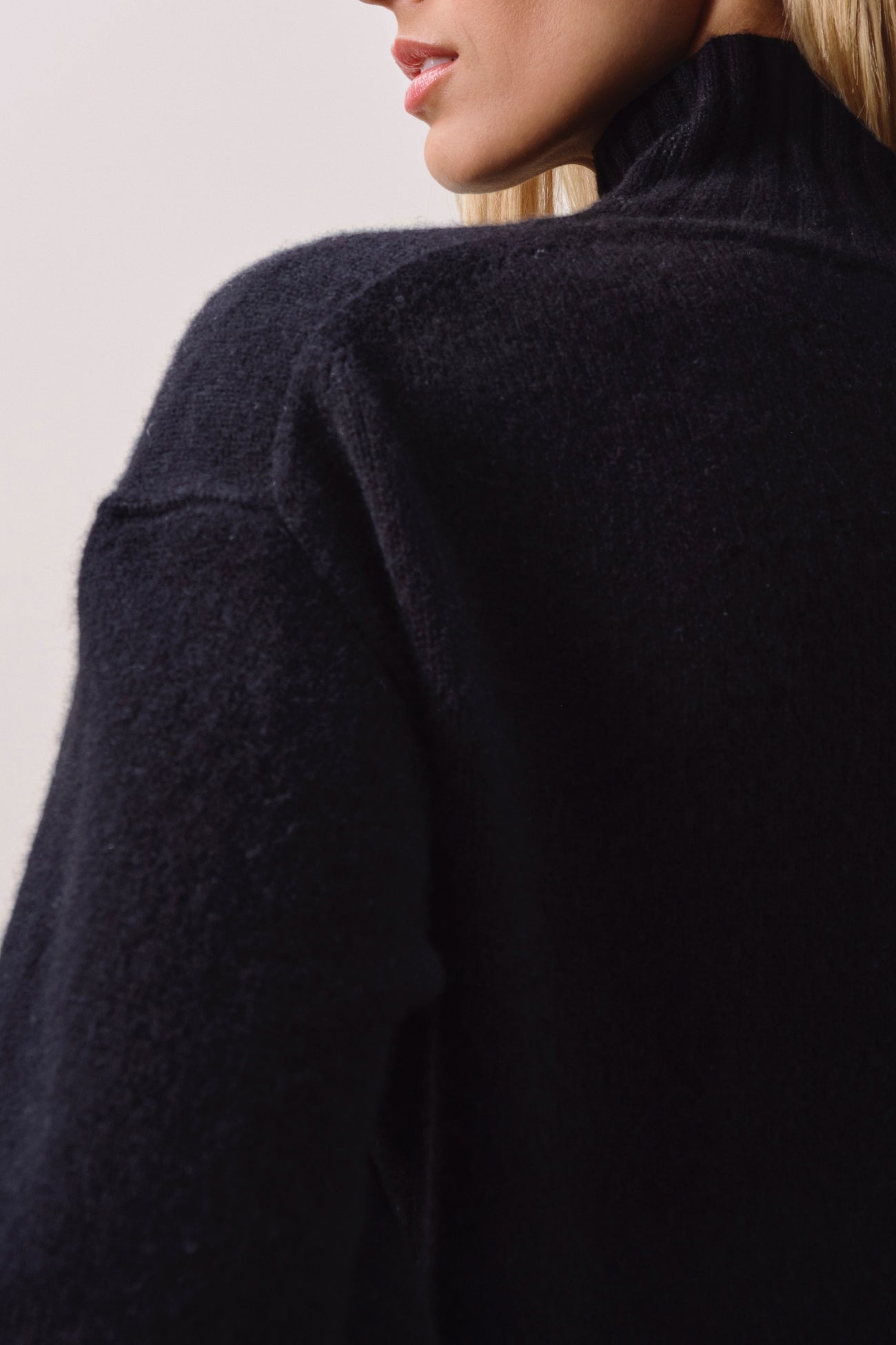 EMBER CASHMERE TURTLENECK