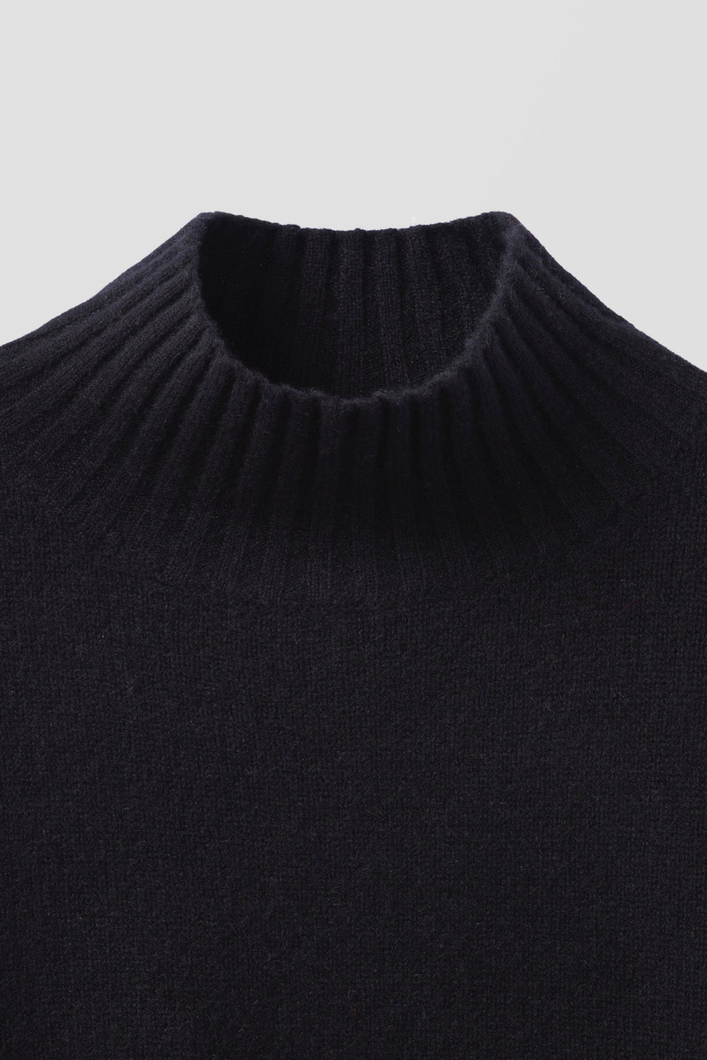 EMBER CASHMERE TURTLENECK