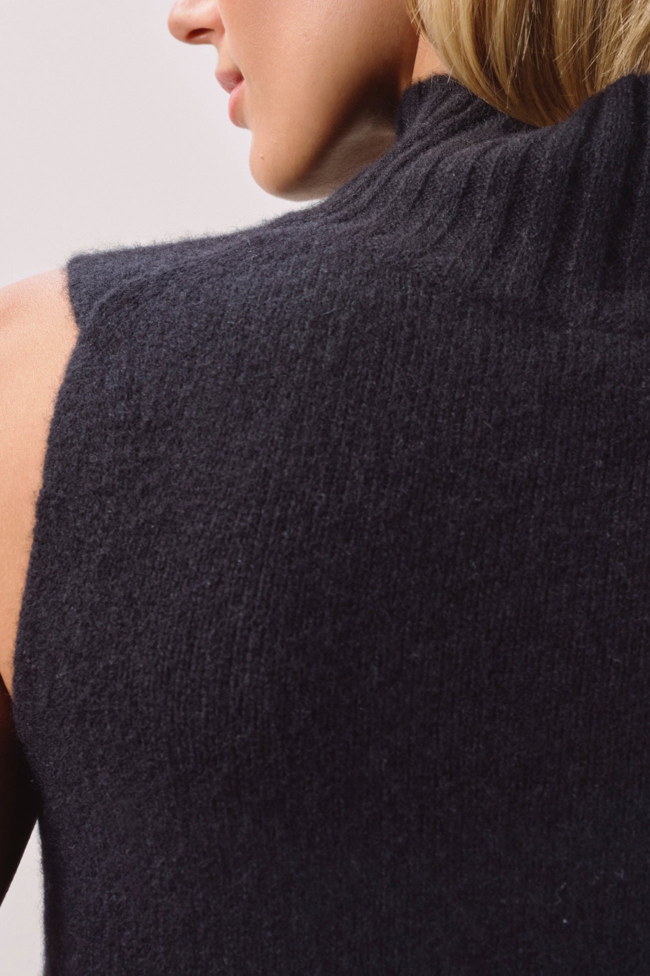 LOUISA SLEEVELESS MOCK NECK