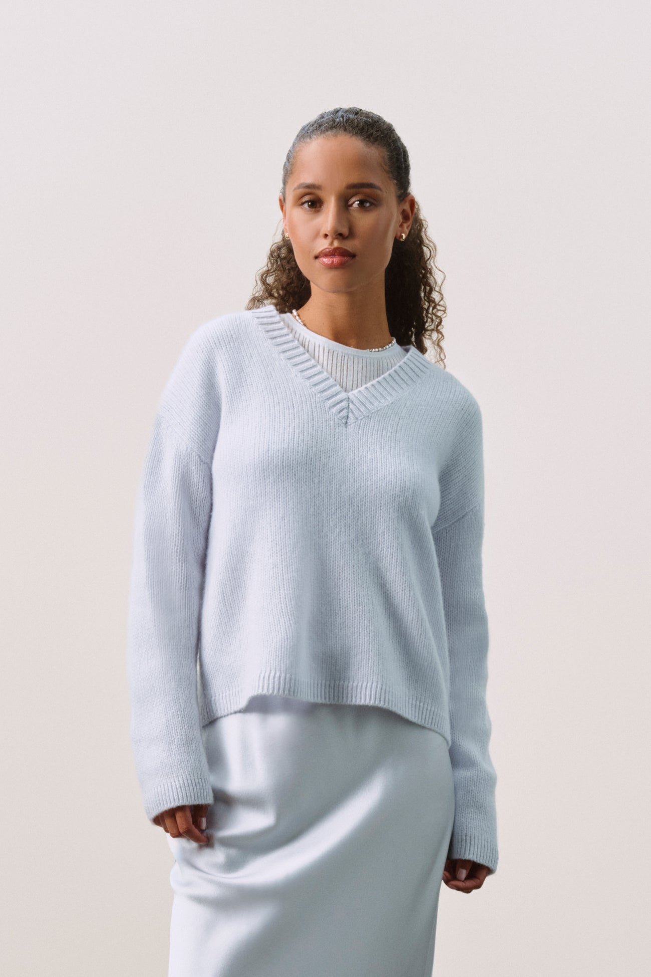 FARAH CASHMERE V-NECK