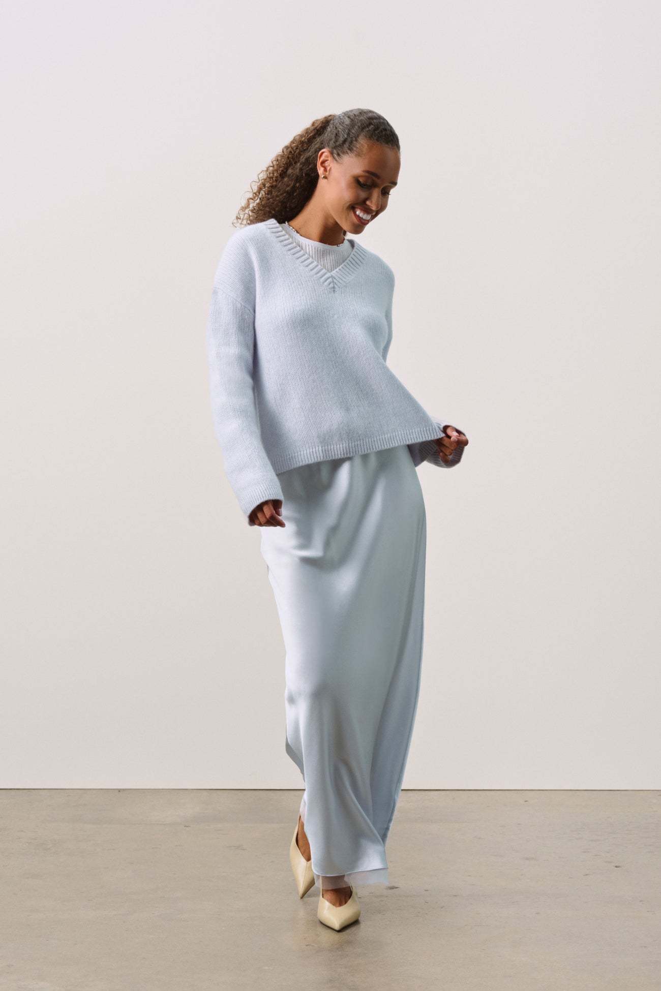 FARAH CASHMERE V-NECK