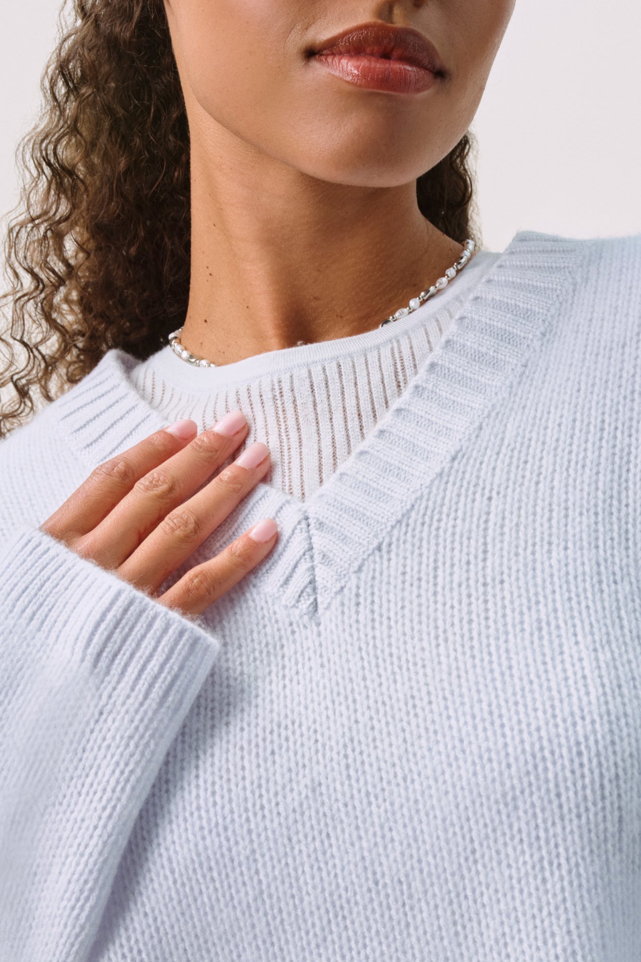 FARAH CASHMERE V-NECK