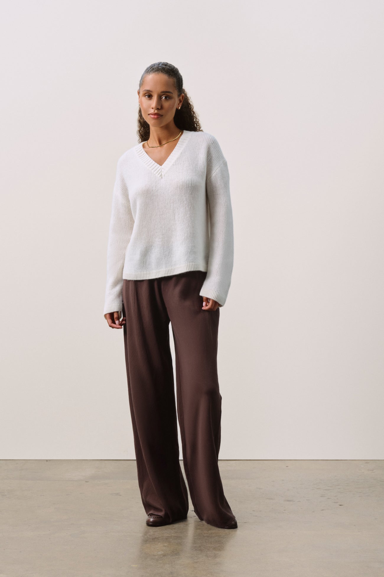 FARAH CASHMERE V-NECK